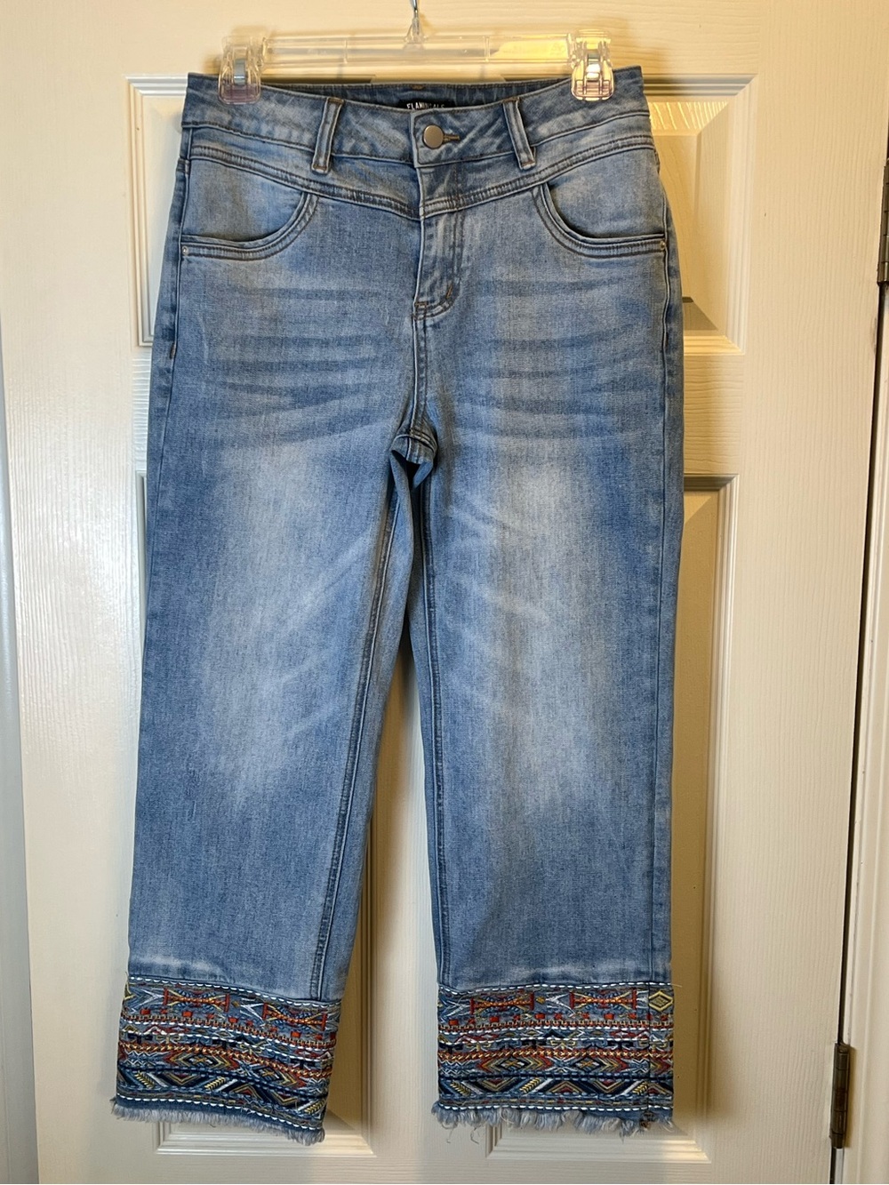FLAMINGALS Embroidered Cropped Jeans